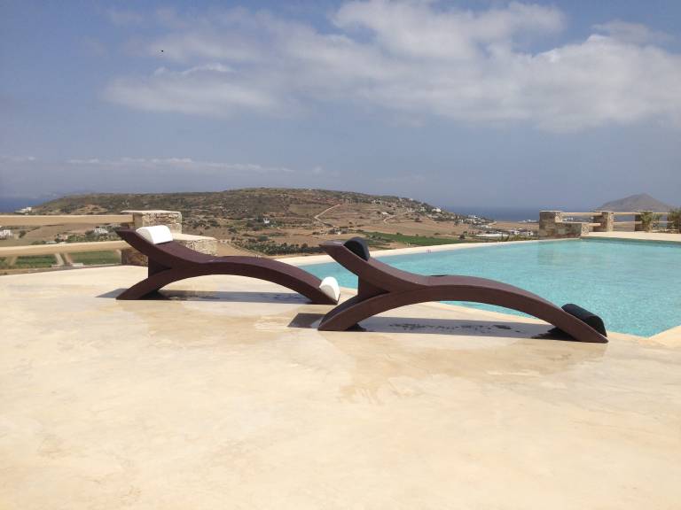 Design ξαπλώστρες πισίνας και θαλάσσης για μέσα και έξω από το νερό